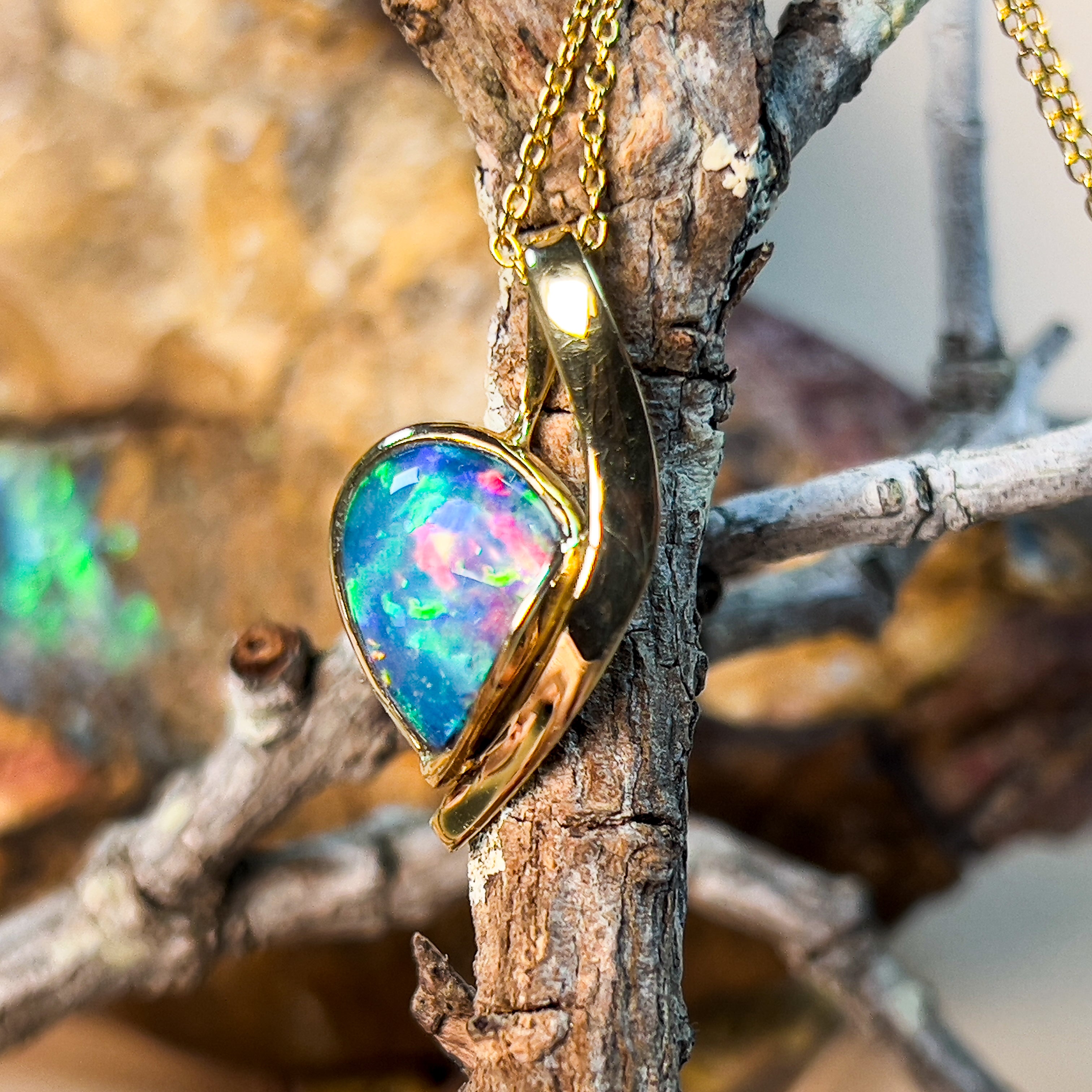 Opal pendant 2024